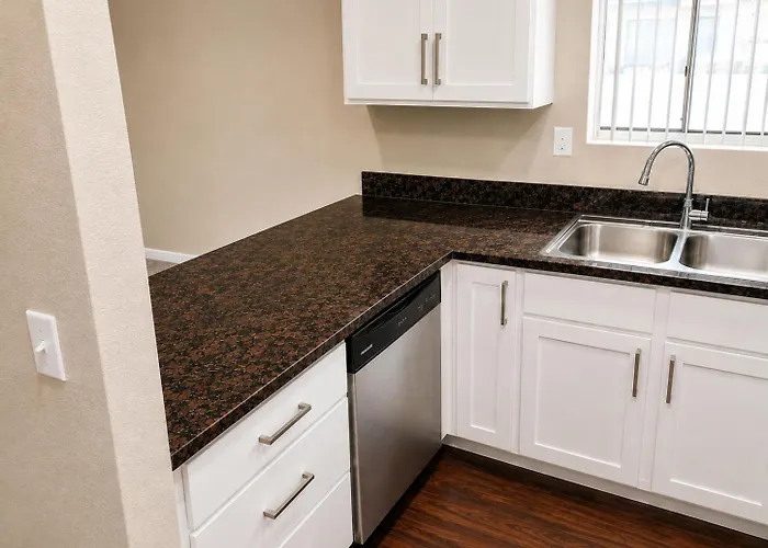 Apartment Escape 2br 2ba Pool Gym And King Bed Chandler