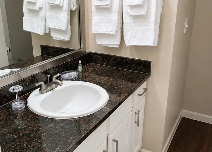Escape 2br 2ba Pool Gym And King Bed *