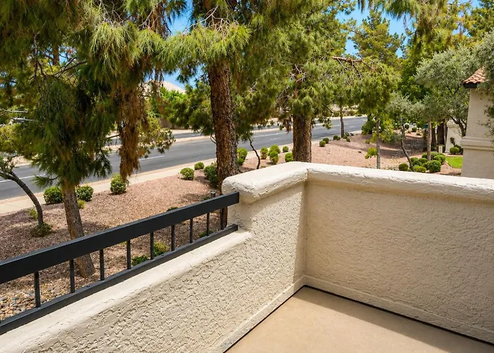 Escape 2br 2ba Pool Gym And King Bed Apartment